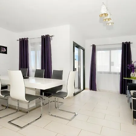 Playa Blanca Sleeps 12 Pool Air Con Wifi *